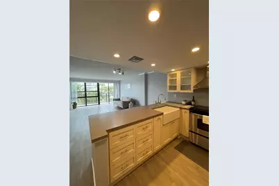 600 NE 36th St #211, Miami, FL 33137 - Photo 5