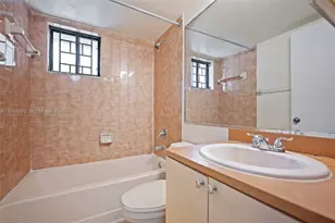 5490 W 21st Ct, Hialeah, FL 33016 - Photo 15