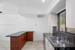 932 SW 6th St, Miami, FL 33130 - Photo 7