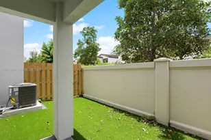 106 SW 184th Pl, Pembroke Pines, FL 33029 - Photo 17