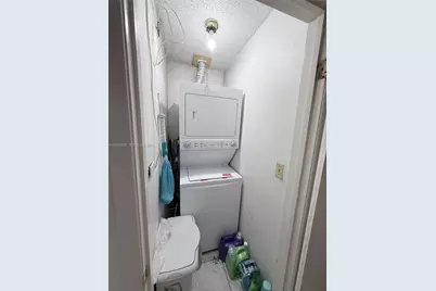 1975 W 44th Pl #401, Hialeah, FL 33012 - Photo 15