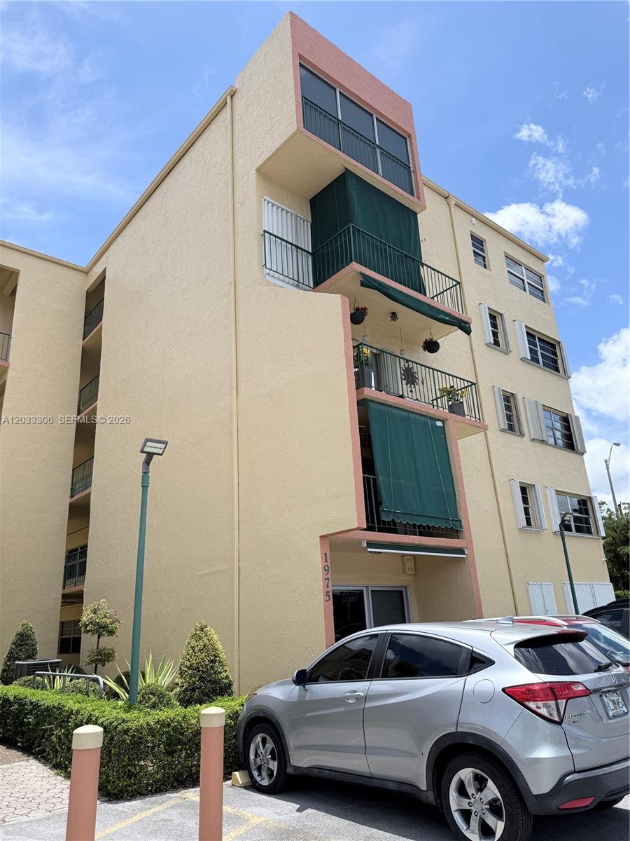 1975 W 44th Pl #401 - 1975 W 44th Pl #401, Hialeah, FL 33012 Luxury Property | Jose Angel Pina