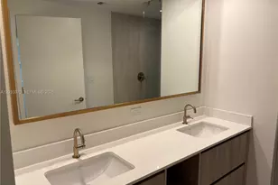 77 SE 5th St, Miami, FL 33131 - Photo 9