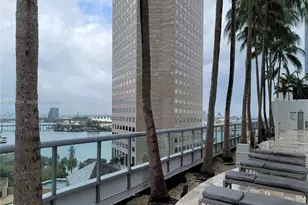 325 S Biscayne Blvd, Miami, FL 33131 - Photo 35