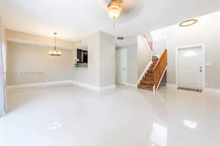 19160 NW 82nd Cir Ct, Hialeah, FL 33015 - Photo 5