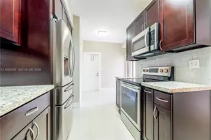 19160 NW 82nd Cir Ct, Hialeah, FL 33015 - Photo 17