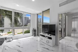 300 S Biscayne Blvd, Miami, FL 33131 - Photo 3