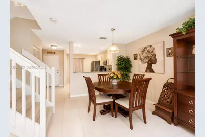 532 NW 208th Ter, Pembroke Pines, FL 33029 - Photo 5