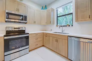 20930 NW 1st St, Pembroke Pines, FL 33029 - Photo 7