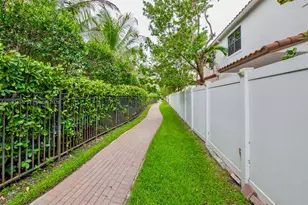 20930 NW 1st St, Pembroke Pines, FL 33029 - Photo 35