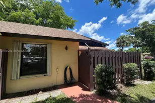 539 Briarwood Cir, Hollywood, FL 33024 - Photo 3