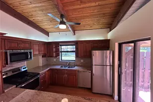 539 Briarwood Cir, Hollywood, FL 33024 - Photo 9