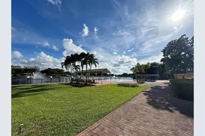 539 Briarwood Cir #2-57, Hollywood, FL 33024 - Photo 27