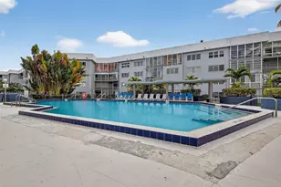 877 NE 195th St, Miami, FL 33179 - Photo 21