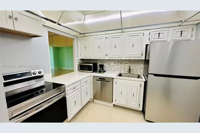 800 Parkview Dr #506, Hallandale Beach, FL 33009 - Photo 3