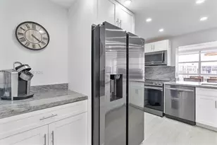 600 Parkview Dr, Hallandale Beach, FL 33009 - Photo 17
