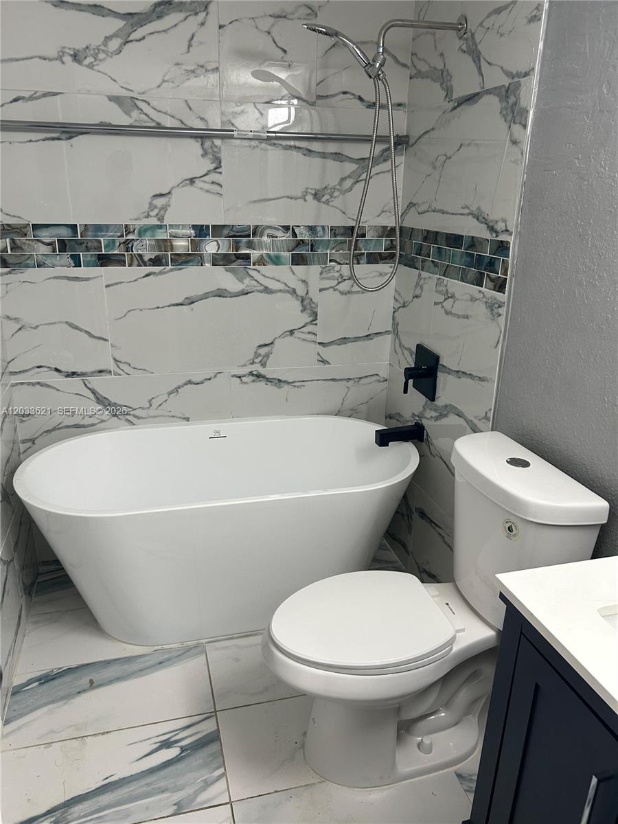 201 Lake Pointe Dr #203 - 201 Lake Pointe Dr #203, Oakland Park, FL 33309 Luxury Property | Jose Angel Pina