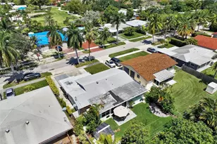 814 NE 4th St, Hallandale Beach, FL 33009 - Photo 15