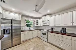 814 NE 4th St, Hallandale Beach, FL 33009 - Photo 29