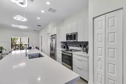 7925 NW 104th Ave #28, Doral, FL 33178 - Photo 5