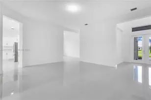 2210 SW 122nd Ter, Davie, FL 33325 - Photo 9
