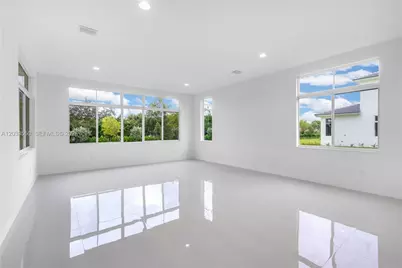 2210 SW 122nd Ter, Davie, FL 33325 - Photo 17