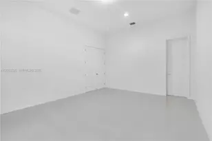 2210 SW 122nd Ter, Davie, FL 33325 - Photo 23