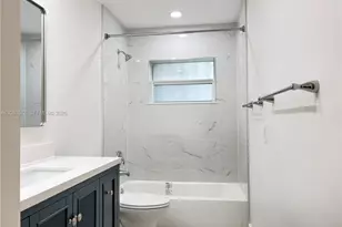 1221 NW 44th St, Deerfield Beach, FL 33064 - Photo 17