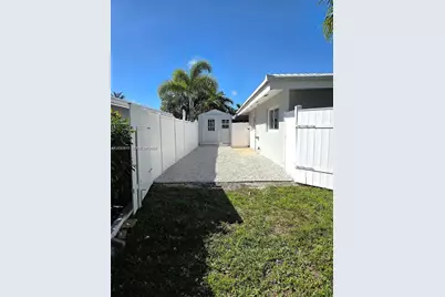 200 SE 3rd St, Pompano Beach, FL 33060 - Photo 9