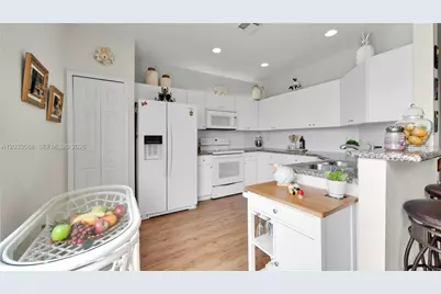 16590 SW 70th St, Miami, FL 33193 - Photo 13