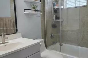 301 SW 86th Ave, Pembroke Pines, FL 33025 - Photo 15
