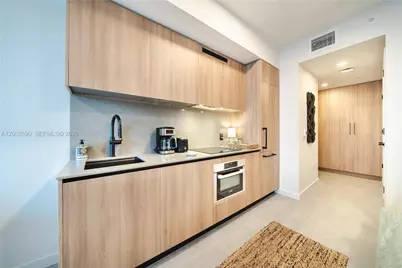 121 NE 5th St #1400, Miami, FL 33132 - Photo 13