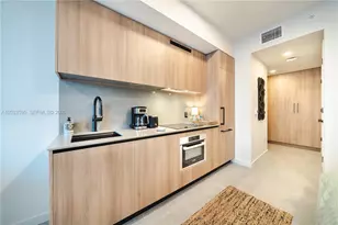 121 NE 5th St, Miami, FL 33132 - Photo 13