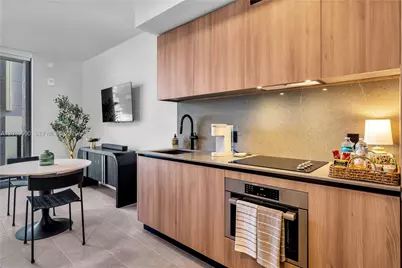 121 NE 5th St #1400, Miami, FL 33132 - Photo 19