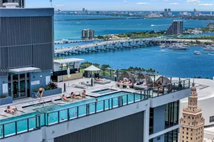 121 NE 5th St, Miami, FL 33132 - Photo 3
