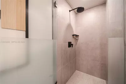121 NE 5th St #1400, Miami, FL 33132 - Photo 25