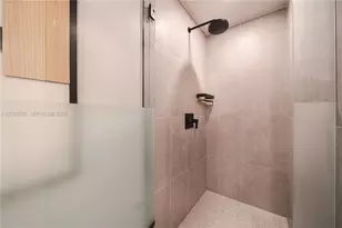 121 NE 5th St, Miami, FL 33132 - Photo 25