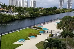 3401 N Country Club Dr, Aventura, FL 33180 - Photo 23