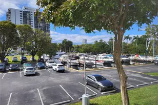 3401 N Country Club Dr, Aventura, FL 33180 - Photo 21