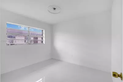 1011 NW 9th St, Homestead, FL 33030 - Photo 9