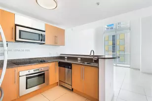 300 S Biscayne Blvd, Miami, FL 33131 - Photo 3