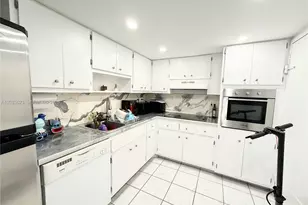 400 Kings Point Dr, Sunny Isles Beach, FL 33160 - Photo 17