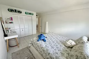 400 Kings Point Dr, Sunny Isles Beach, FL 33160 - Photo 15