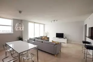 31 SE 5th St, Miami, FL 33131 - Photo 3