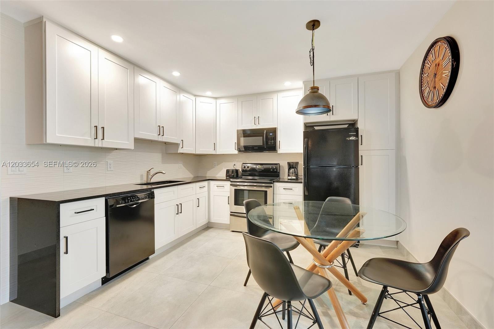 221 SE 9th Ave #102 - 221 SE 9th Ave #102, Pompano Beach, FL 33060 Luxury Property | Jose Angel Pina