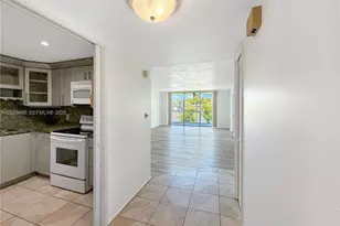 3641 Oaks Clubhouse Dr, Pompano Beach, FL 33069 - Photo 5
