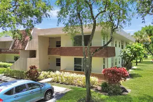 3641 Oaks Clubhouse Dr, Pompano Beach, FL 33069 - Photo 7