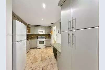3641 Oaks Clubhouse Dr #201, Pompano Beach, FL 33069 - Photo 15