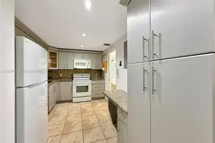 3641 Oaks Clubhouse Dr, Pompano Beach, FL 33069 - Photo 15