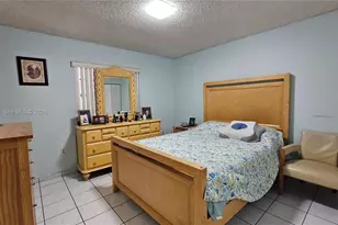 5227 W 24th Way, Hialeah, FL 33016 - Photo 9